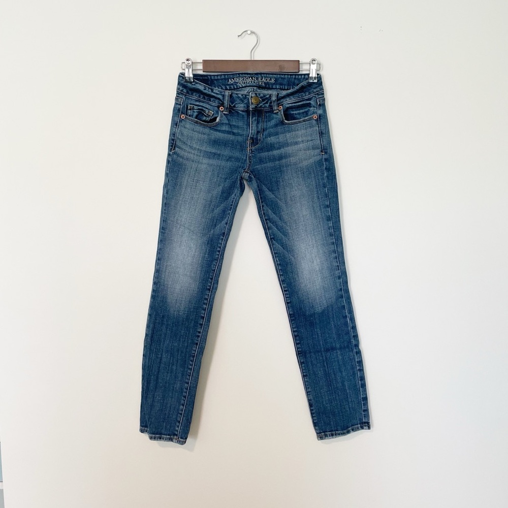 American Eagle • Medium Wash Skinny Jeans 0 SHORT